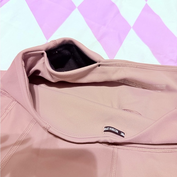 Victoria Sport Knockout High-Rise Capri Leggings - Rose Mauve - XS - Picture 6 of 16